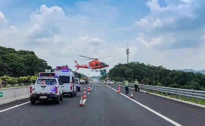 博湖高速公路汽车救援案例